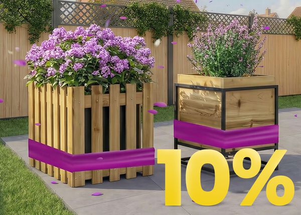 Jardineras de madera con flores moradas en flor en patio soleado, con banner de promoci&oacute;n de primavera 10%.