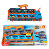 Hot Wheels Cami&oacute;n convertible en pista con coches Speedway Hauler