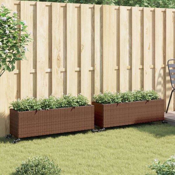 vidaXL Jardineras con ruedas 2 uds rat&aacute;n sint&eacute;tico marr&oacute;n 107x32x38 cm