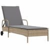 vidaXL Tumbona con ruedas y coj&iacute;n rat&aacute;n sint&eacute;tico beige