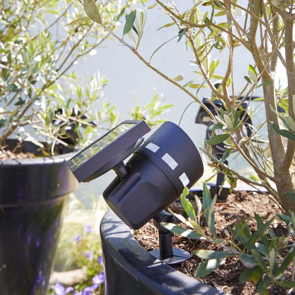 Luxform L&aacute;mpara solar de jard&iacute;n LED inteligente h&iacute;brida Montana negra