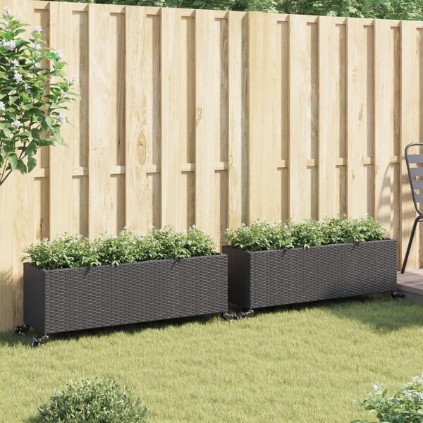 vidaXL Jardineras con ruedas 2 uds rat&aacute;n sint&eacute;tico negro 107x32x38 cm
